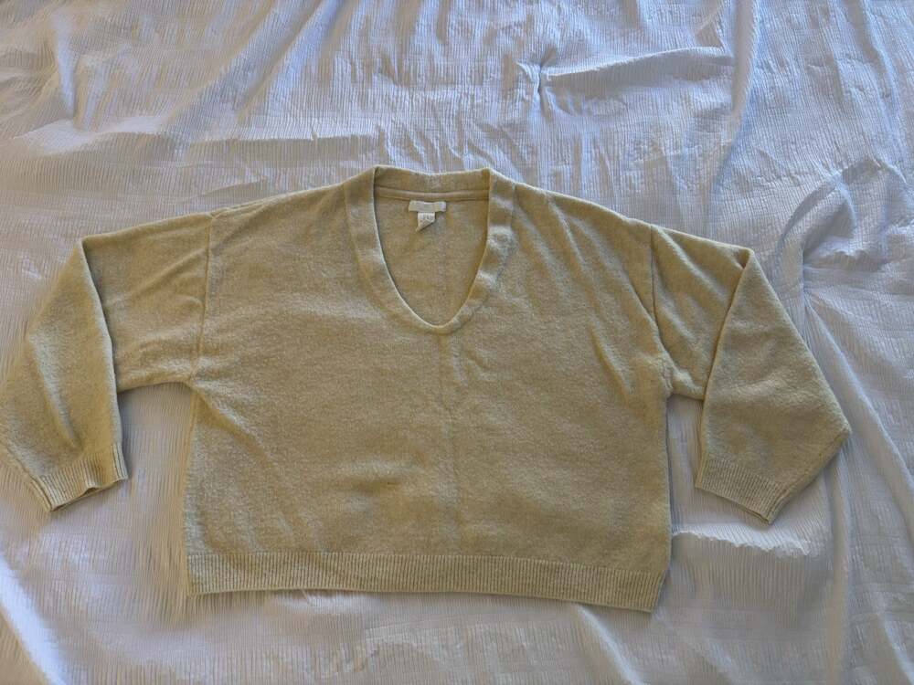 H&M Butter Yellow Sweater Pastel V-Neck Cropped Oversized Clean Girl Old Money
